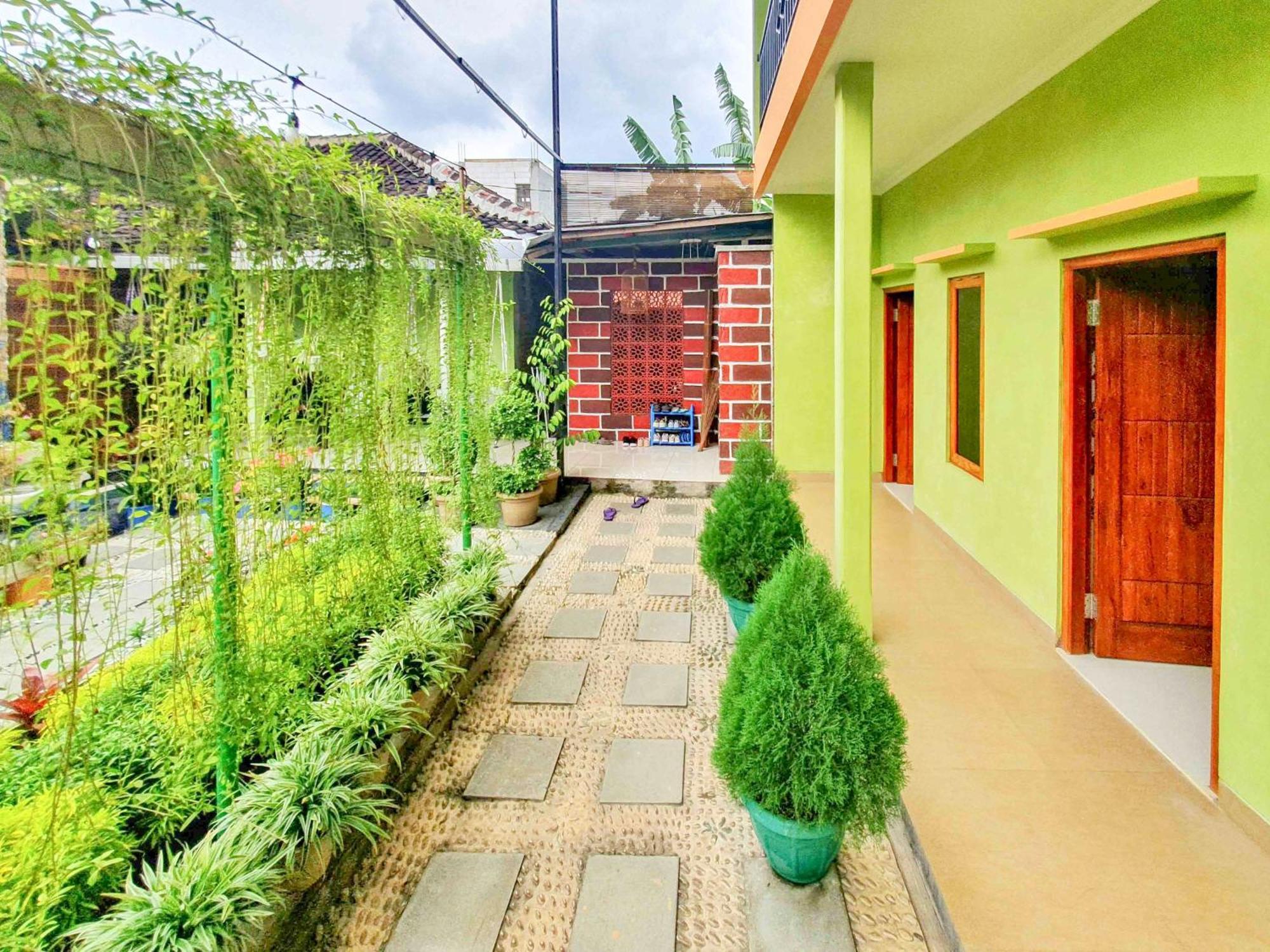 Reddoorz Syariah At Graha Adi Karya Kartasura Hotel Kartosuro Exterior photo