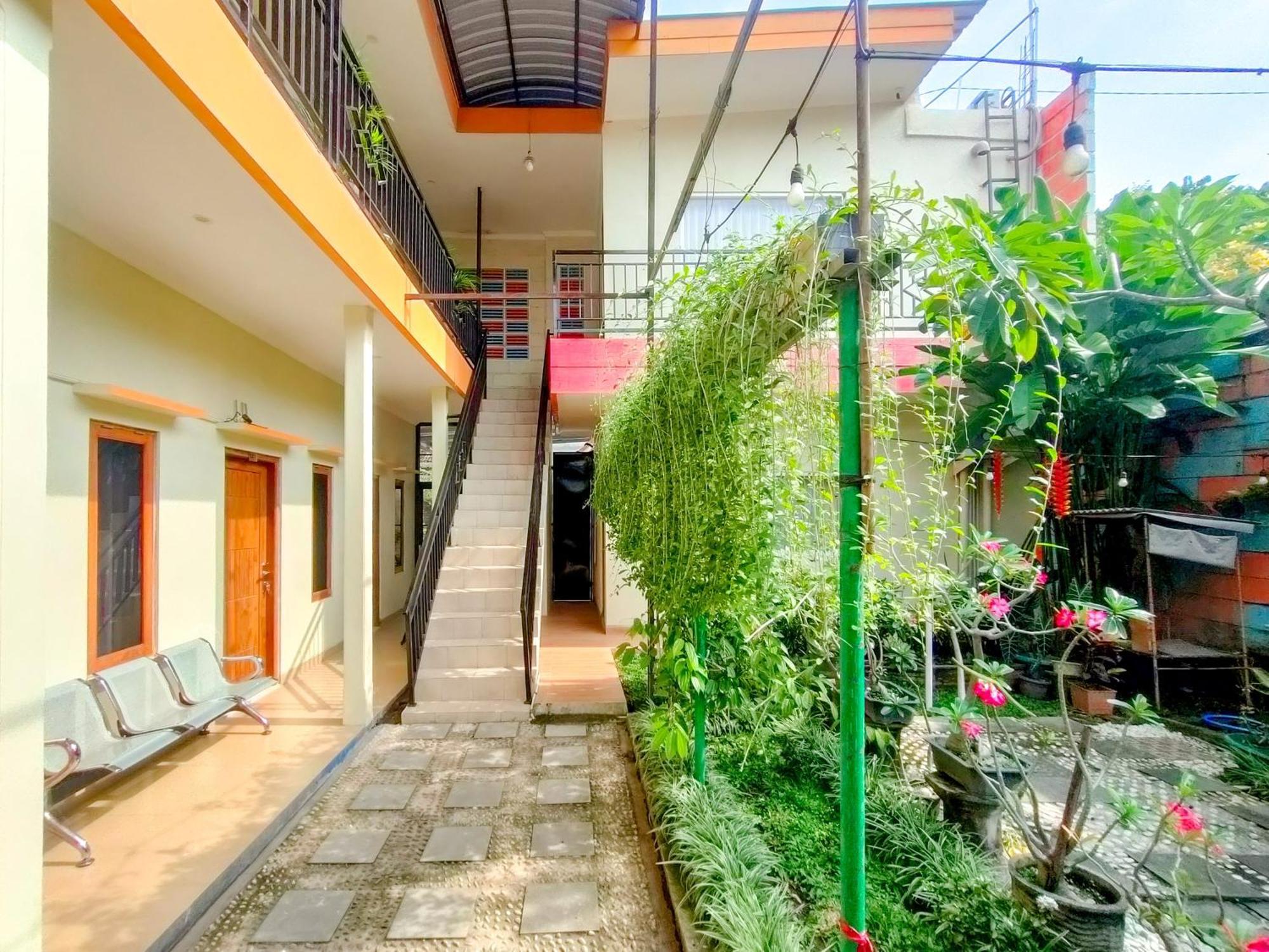 Reddoorz Syariah At Graha Adi Karya Kartasura Hotel Kartosuro Exterior photo