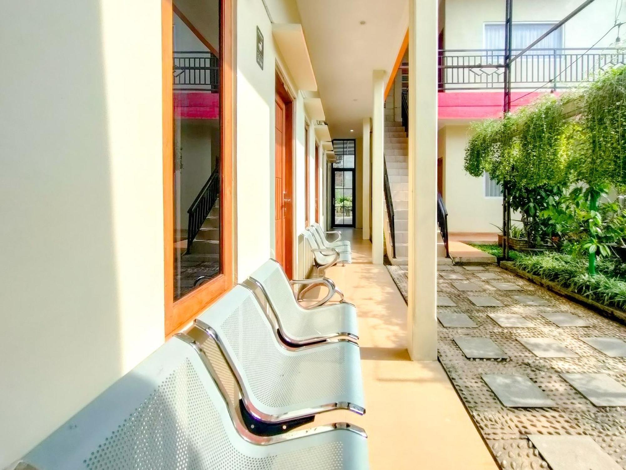 Reddoorz Syariah At Graha Adi Karya Kartasura Hotel Kartosuro Exterior photo